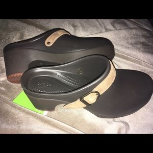 Crocs Platform Style Size 6W - New